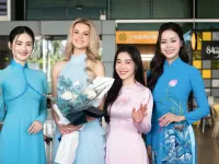 Nhan sắc tựa búp bê của Miss World 2024 khi đến Việt Nam