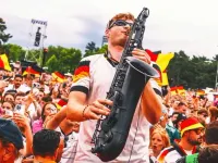 Các ngôi sao Đức ủng hộ nghệ sĩ saxophone nổi tiếng tại Euro 2024