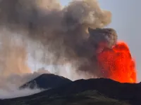 Núi lửa Etna và Stromboli phun trào, Sicily đóng cửa sân bay