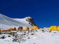 Phải mất nhiều năm để dọn dẹp rác thải trên đỉnh Everest