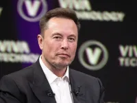 Elon Musk chỉ trích Fed vì chậm cắt giảm lãi suất