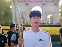 Jin (BTS) có khoảnh khắc rước đuốc Olympic xuất sắc nhất