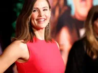 Jennifer Garner tập luyện ra sao để trở lại làm siêu anh hùng?