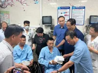 Phó Chủ tịch Quốc hội Trần Quang Phương đến hiện trường vụ sập cầu Phong Châu