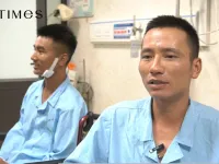 Mắc lại trên mố cầu, 2 người may mắn thoát chết trong vụ sập cầu Phong Châu