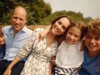 Công nương Kate Middleton vẫn tích cực trong cuộc chiến với ung thư