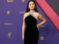 Tỷ phú Selena Gomez thăng hạng nhan sắc trên thảm đỏ