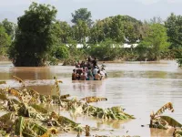 Hơn 100 người ngộ độc sau khi tiêu thụ thực phẩm cứu trợ lũ lụt ở Myanmar