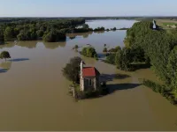 Mực nước sông Danube của Hungary dâng cao kỷ lục sau bão Boris