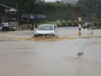 Nhiều khu vực tại Trung Quốc, Nhật Bản, Hàn Quốc 'oằn mình' chống lũ lụt