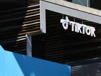 TikTok cấm các tài khoản của RT bằng tiếng Arab