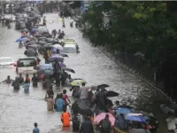 Mưa lớn làm tê liệt Mumbai (Ấn Độ), ít nhất 4 người tử vong