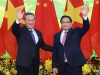 Vietnamese Prime Minister holds talks with Chinese Premier