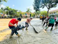 Phóng viên VTV tác nghiệp bão lũ: Không muốn mình là người ngoài cuộc