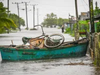 Biến đổi khí hậu và mối liên quan với các siêu bão