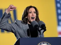 Phó Tổng thống Kamala Harris kêu gọi cử tri đưa nước Mỹ 'lật sang trang mới'