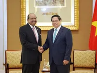 Prime Minister receives Lulu Group leader in Abu Dhabi