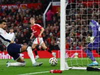 Bốc thăm tứ kết Cúp Liên đoàn Anh: Man Utd gặp khó, Arsenal và Liverpool "dễ thở"