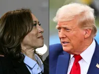 Ông Trump, bà Harris nỗ lực 'giành giật' cử tri trước giờ chót