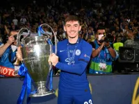 Chelsea có đang 'bỏ lỡ' một ngôi sao? Billy Gilmour đủ sức chơi cho Man City và Arsenal!