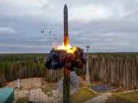 Tổng thống Putin ví tên lửa đạn đạo Oreshnik mới của Nga với thiên thạch