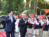 State President hosts welcome ceremony for Cambodian King