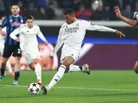 Mbappé lập kỷ lục Champions League: Chân sút trẻ thách thức Messi và Ronaldo!