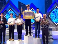 Road to Olympia Mount:   Quoc Hoc Hue's Shoolboy Wins a Spot in the First Quarter Final