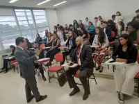 Brazilian students interested in learning about Vietnam