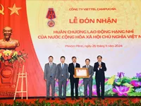 Labour Order awarded to Vietnamese enterprise in Cambodia