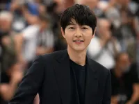 Song Joong Ki thể hiện tình yêu với con gái