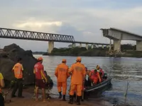 Nước nhiễm axit cản trở công tác cứu hộ vụ sập cầu ở Brazil