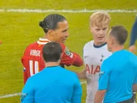 Virgil van Dijk chỉ trích trọng tài sau thất bại trước Tottenham: Quyết định gây tranh cãi