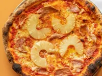 Vì sao món Pizza Hawaii lại đắt 'không tưởng' tại Anh?