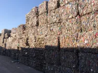 Tây Ban nha triệt phá băng nhóm buôn lậu rác thải từ Italy