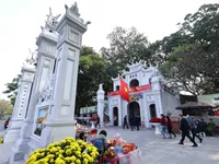 Hanoi ancient temples draw throngs of visitors on Tet holiday