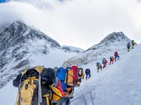 Nepal tăng mạnh phí leo núi Everest