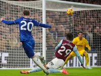 Ngược dòng đánh bại West Ham, Chelsea trở lại Top 4