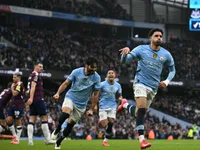 Vòng 25 Ngoại hạng Anh: Man City gây bất ngờ, Arsenal vượt khó