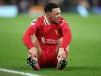 Liverpool 'đứng ngồi không yên' khi Trent Alexander-Arnold có nguy cơ lỡ chung kết