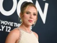 Lý do Scarlett Johansson không chụp ảnh với người hâm mộ