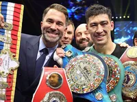 Bivol bứt phá, 'Tank' Davis tụt dốc trên BXH boxing pound-to-pound