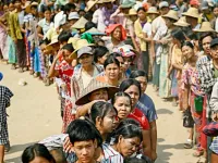 Myanmar đối mặt với thảm họa kép sau động đất