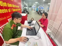 TP Hồ Chí Minh: Metro số 1 vừa chở khách, vừa 'chở' dịch vụ công