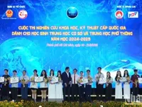 12 first prizes presented at national science and technology research competition for high school students