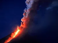 Lo ngại an toàn hàng không do núi lửa phun trào trên bán đảo Kamchatka (Nga)