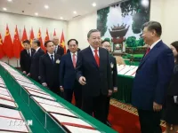 Vietnam, China ink pivotal agreements on railway, road cooperation