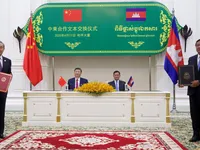 Trung Quốc, Campuchia ký kết hàng chục thỏa thuận hợp tác