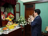 State leader pays tribute to late President Ho Chi Minh