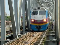 PM orders fast-track construction of Lao Cai - Hanoi - Hai Phong railway